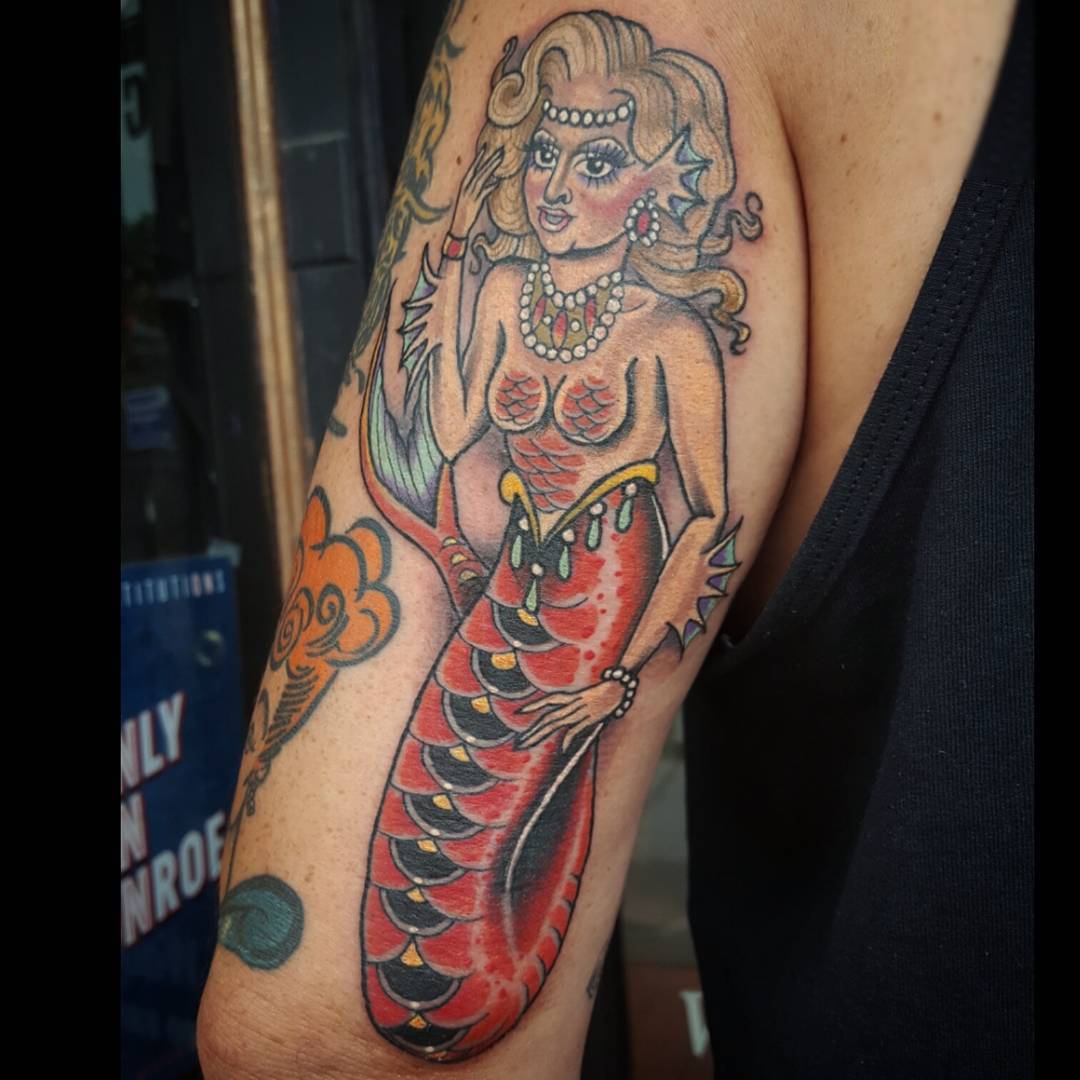 It was an honor tattooing @dukenrain yesterday and also an honor to depict @aggydune on him! Thanks for everything Duke! ♡ #dunebuggies #aggydune #dragqueentattoo