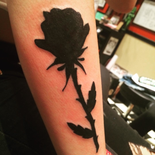 Rose on da cuz @_zetus.lapetus_ #smokemdead #steadfasttattoo .
.
.
.
.
((¥))
#tattoos #btattooing #blackworkerssubmission #iblackwork #blackwork #blackworkers #inkstinctsubmission #blacktraditionals #BLACKTATTOOMAG #blxckink #tttism #TTTpublishing #greatattoo #blackflashwork #TattooLife #darkartists #blackworkershero #wiilsubmission