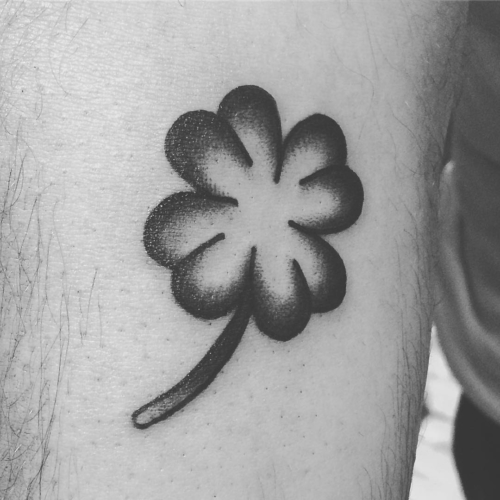 Shamrock to start the day off👍🏼 #smokemdead #steadfasttattoo .
.
.
.
.
((¥))
#tattoos #btattooing #blackworkerssubmission #iblackwork #blackwork #blackworkers #inkstinctsubmission #blacktraditionals #BLACKTATTOOMAG #blxckink #tttism #TTTpublishing #greatattoo #blackflashwork #TattooLife #darkartists #blackworkershero #wiilsubmission #dot.work.ink #traditionaltattoo #onlythedarkest