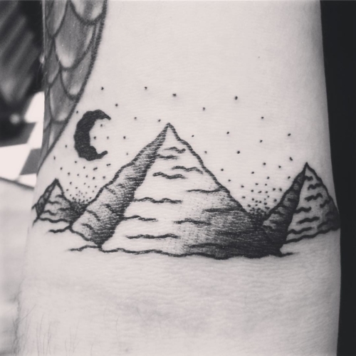 Some pyramids real quick👍🏼#smokemdead #steadfasttattoo
.
.
.
.
.
((¥))
#tattoos #btattooing #blackworkerssubmission #iblackwork #blackwork #blackworkers #inkstinctsubmission #blacktraditionals #BLACKTATTOOMAG #blxckink #tttism #TTTpublishing #greatattoo #blackflashwork #TattooLife #darkartists #blackworkershero #wiilsubmission #dot.work.ink #traditionaltattoo #onlythedarkest #blackandgrey #pyramids #pyramidtattoo