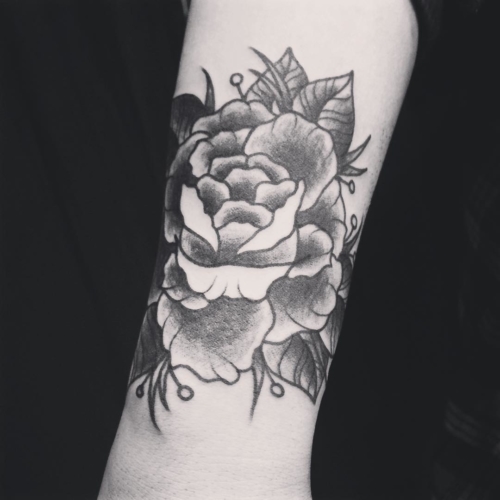 Slapped this rose on @nicolezaleski_  today 🙌🏼#smokemdead #steadfasttattoo
.
.
.
.
.
((¥))
#tattoos #btattooing #blackworkerssubmission #iblackwork #blackwork #blackworkers #inkstinctsubmission #blacktraditionals #BLACKTATTOOMAG #blxckink #tttism #TTTpublishing #greatattoo #blackflashwork #TattooLife #darkartists #blackworkershero #wiilsubmission #dot.work.ink #traditionaltattoo #onlythedarkest #blackandgrey #occultarcana #tattoolife #oldlines #TAOT