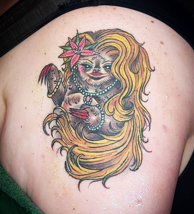 You betta CRAWL, covergirl! 
DRAG SLOTH. 
Thanks @the_femme_king for being